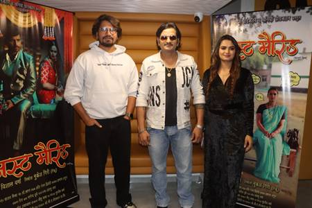 प्रवेश लाल यादव, नीलम गिरी स्टारर निर्माता मुकेश गिरी की भोजपुरी फ़िल्म ‘जस्ट मैरिड’ रिलीज़ के  लिए तैयार