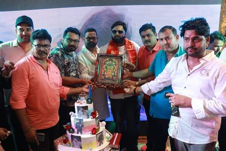 समर सिंह के जन्मदिन पर लगा बधाईयों का तांता, भोजपुरी फिल्म ‘इतिहास’ का ट्रेलर हुआ लॉन्च