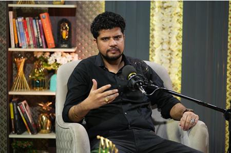 पॉडकास्ट के ज़माने में दीपक सारस्वत का धमाका, फेमस इनफ्लुएंसर ने रचा इतिहास